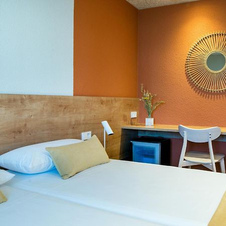 פאלס Hostal Barris מראה חיצוני תמונה