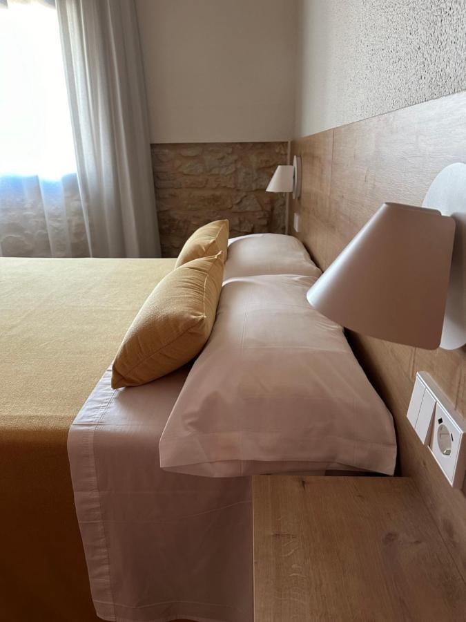 פאלס Hostal Barris מראה חיצוני תמונה