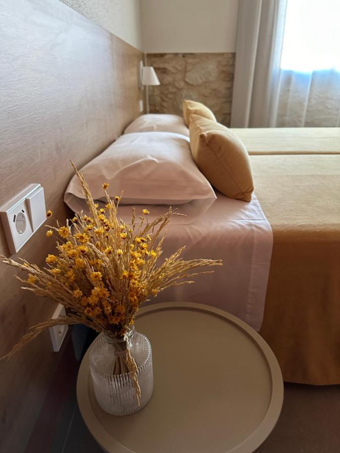 פאלס Hostal Barris מראה חיצוני תמונה