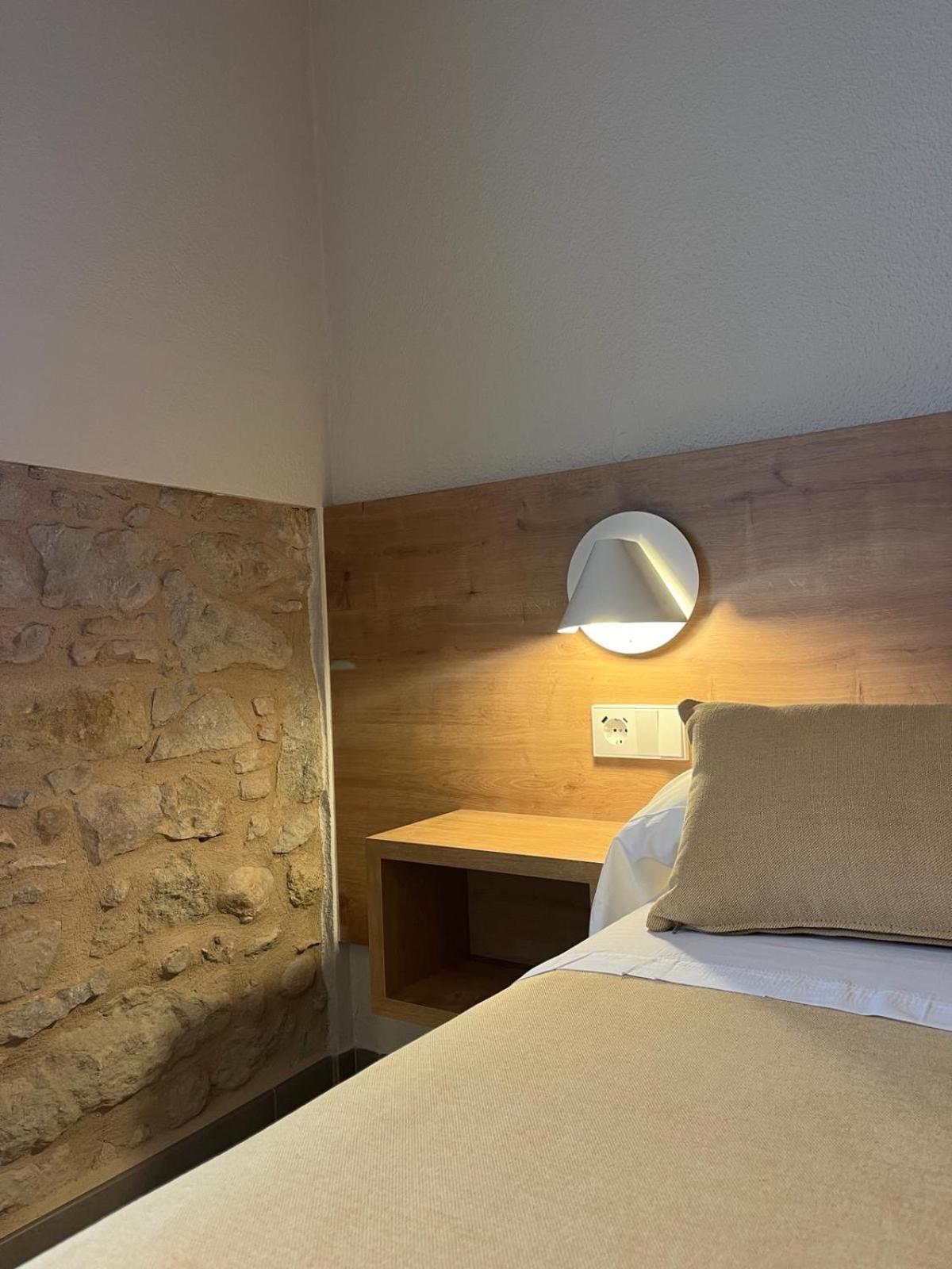 פאלס Hostal Barris מראה חיצוני תמונה