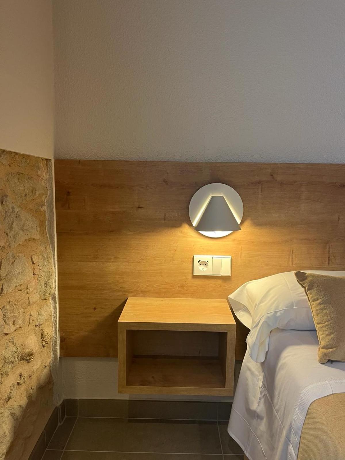 פאלס Hostal Barris מראה חיצוני תמונה