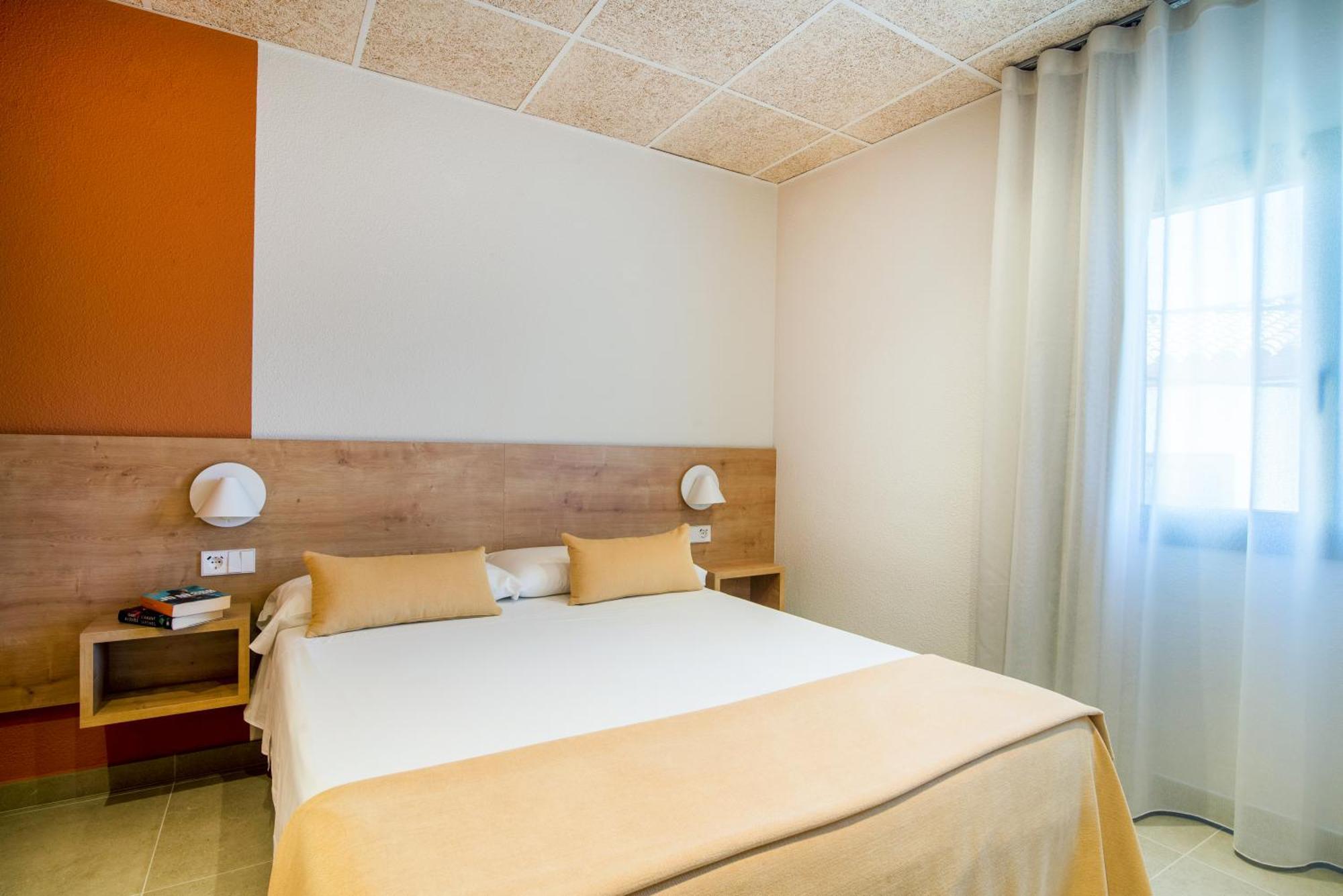 פאלס Hostal Barris מראה חיצוני תמונה