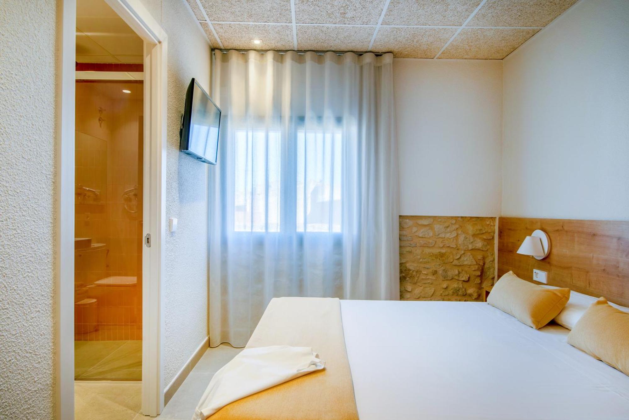 פאלס Hostal Barris מראה חיצוני תמונה